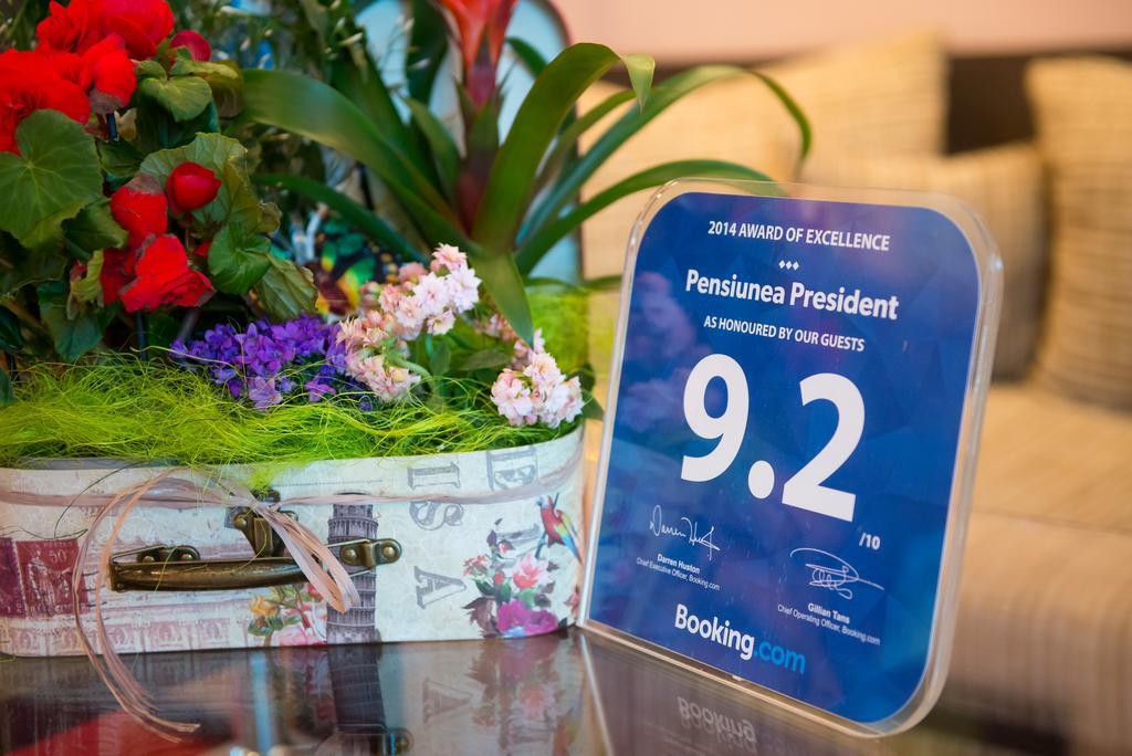 Pensiunea President Deva Esterno foto